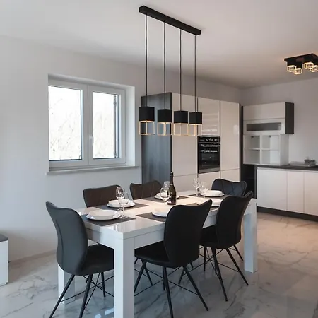 Apartament Hisa Kapis With Hot Tube Koper