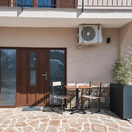 דירה Hisa Kapis With Hot Tube קופר