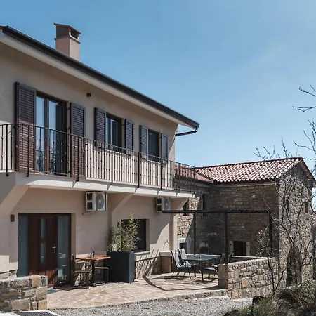 Apartament Hisa Kapis With Hot Tube Koper