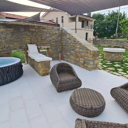 Hisa Kapis With Hot Tube Koper