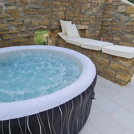 Hisa Kapis With Hot Tube