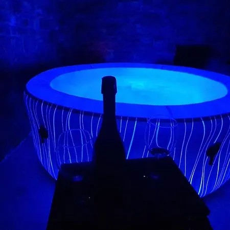 Hisa Kapis With Hot Tube Koper