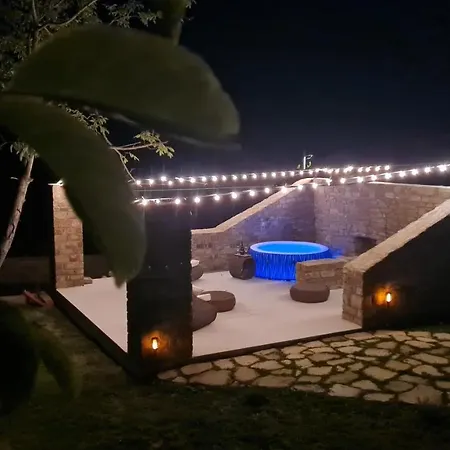 Hisa Kapis With Hot Tube