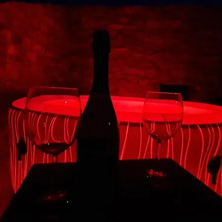 Hisa Kapis With Hot Tube Koper