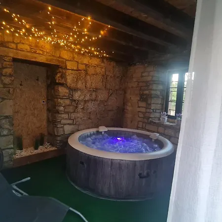 דירה Hisa Kapis With Hot Tube