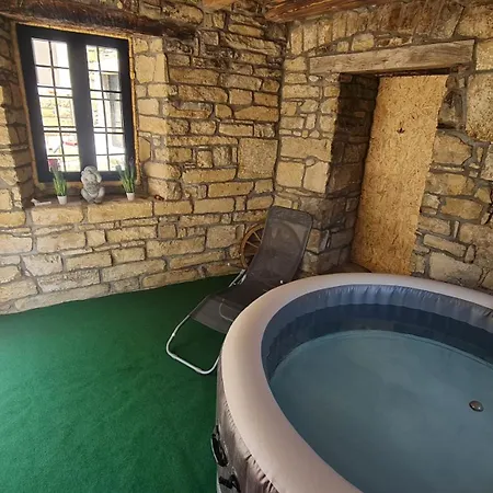 דירה Hisa Kapis With Hot Tube