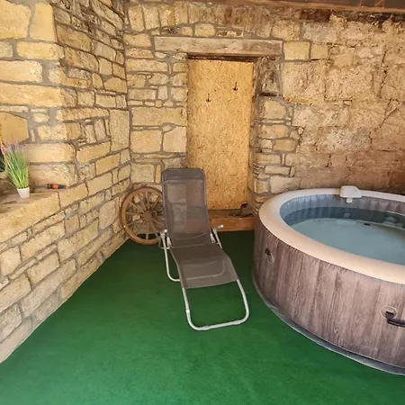 דירה Hisa Kapis With Hot Tube *