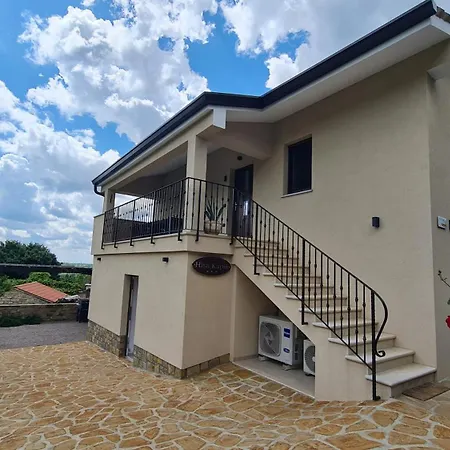 Hisa Kapis With Hot Tube Koper