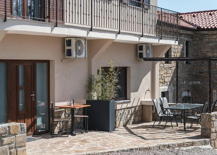 Hisa Kapis With Hot Tube Apartment