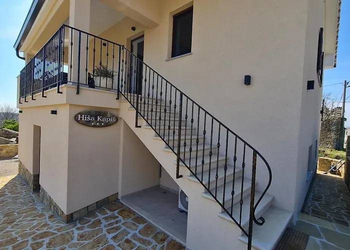 Apartment Hisa Kapis With Hot Tube Koper