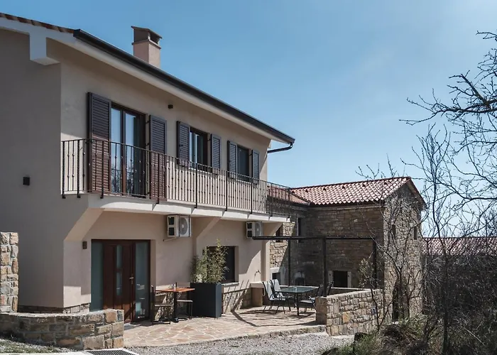 Apartment Hisa Kapis With Hot Tube Koper