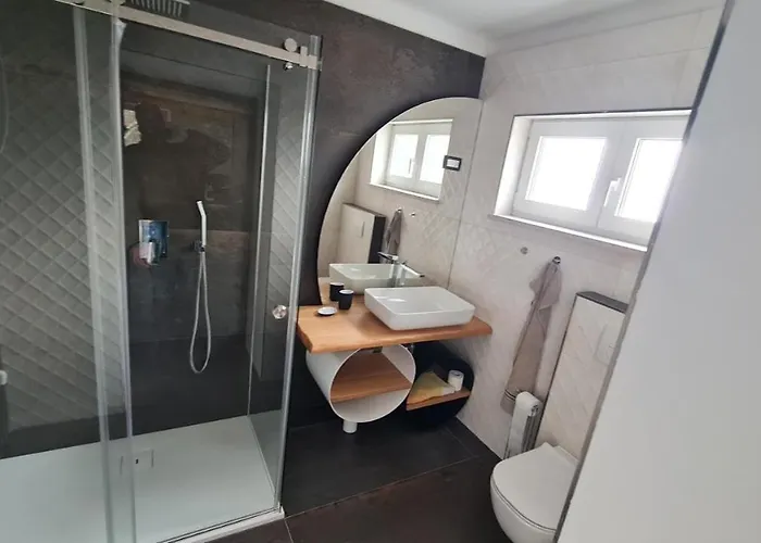 Apartment Hisa Kapis With Hot Tube Koper