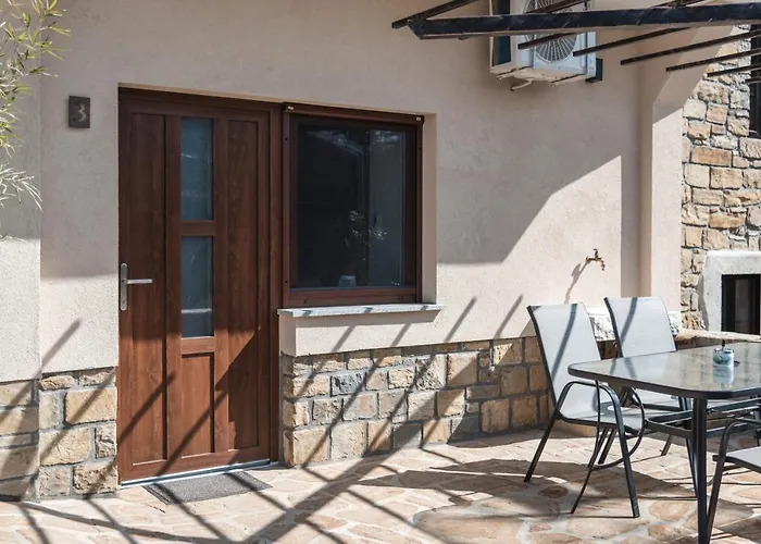 Hisa Kapis With Hot Tube Apartment