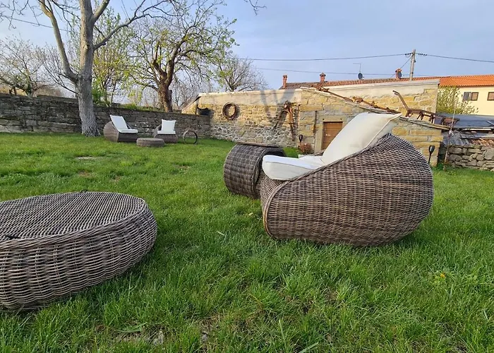 Hisa Kapis With Hot Tube