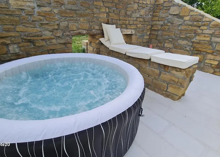 Hisa Kapis With Hot Tube