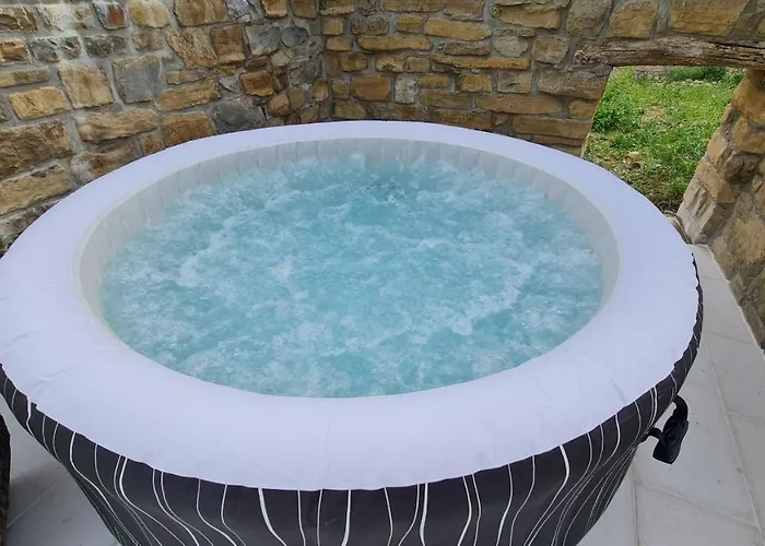 Hisa Kapis With Hot Tube Apartment