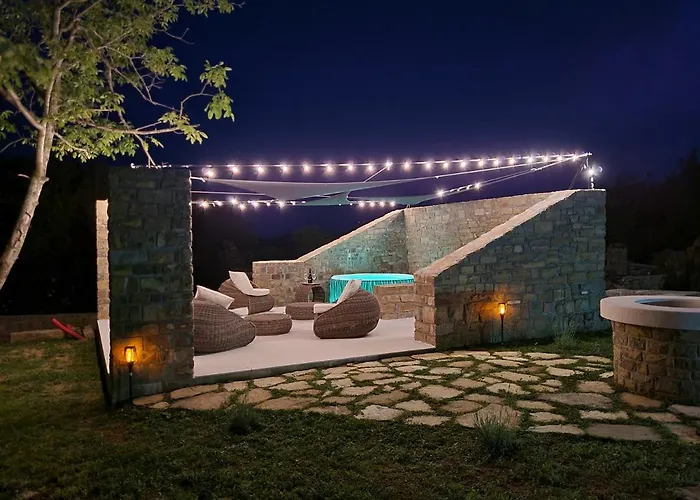 Hisa Kapis With Hot Tube