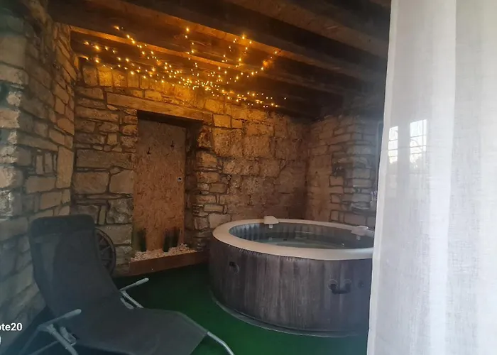 Hisa Kapis With Hot Tube